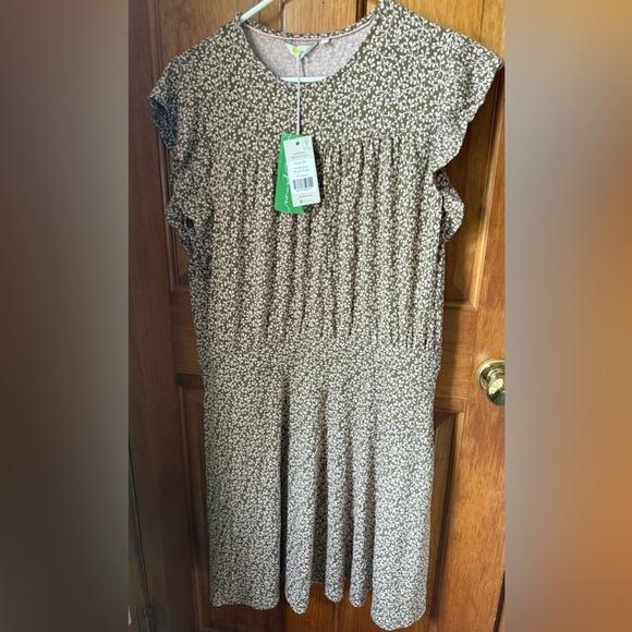 Boden Dresses & Skirts - Boden Green and White Pleated Sundress with Flutter Sleeves
